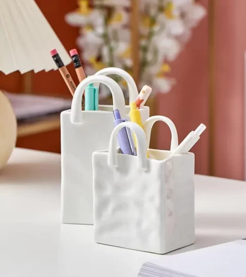 Handbag-Shaped Ceramic Vase – Modern White Porcelain Flower Vase for Tabletop Decor, Makeup Brush Holder, or Dried Flower Arrangement